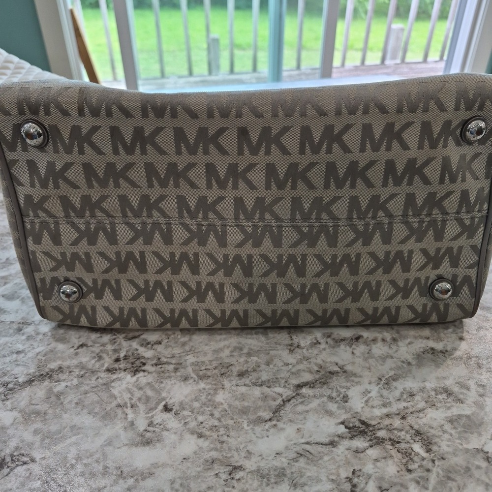 MICHAEL KORS GRAYSON Gray Canvas  Signature Hand/Shoulder Bag - Picture 4 of 8